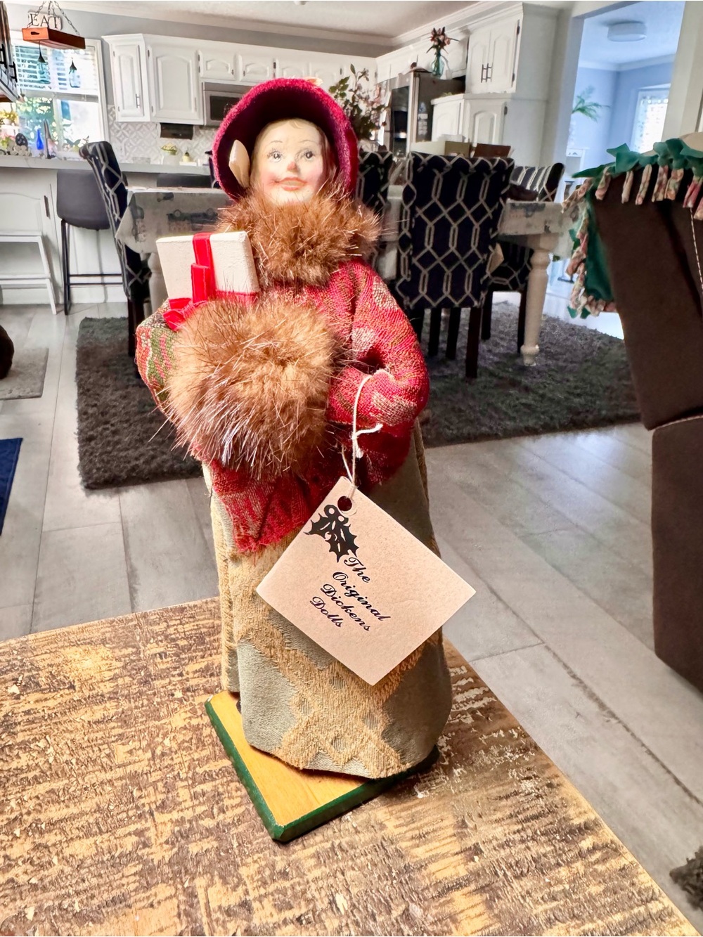 Original Dickens - The Shopper Lady Handmade Holiday Caroler by Hanna Mendus 🎄